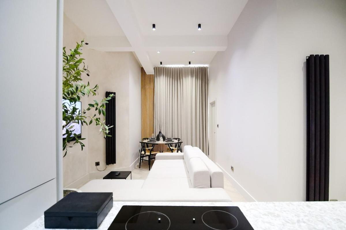 Japandi By The Heim Residences Манчестер Экстерьер фото