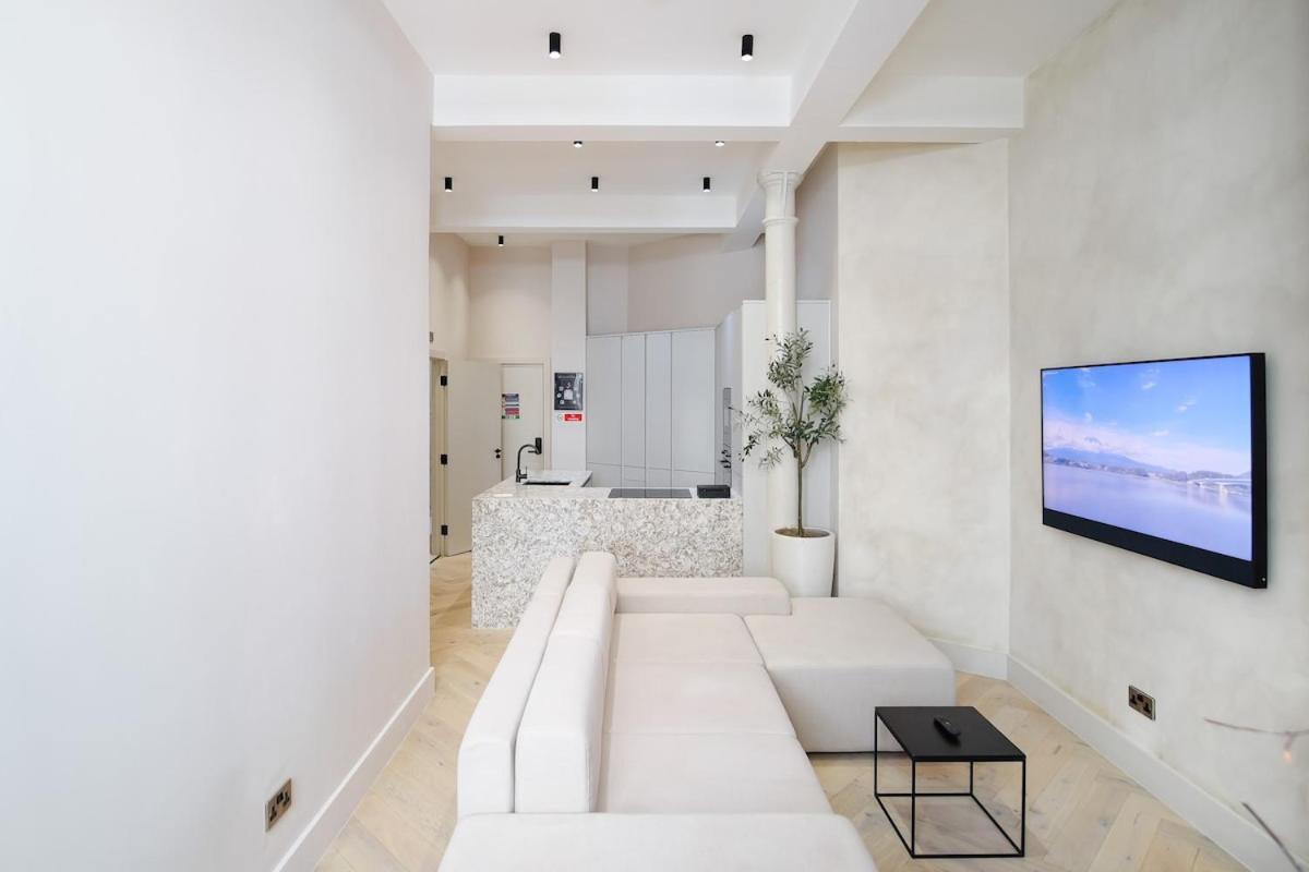 Japandi By The Heim Residences Манчестер Экстерьер фото