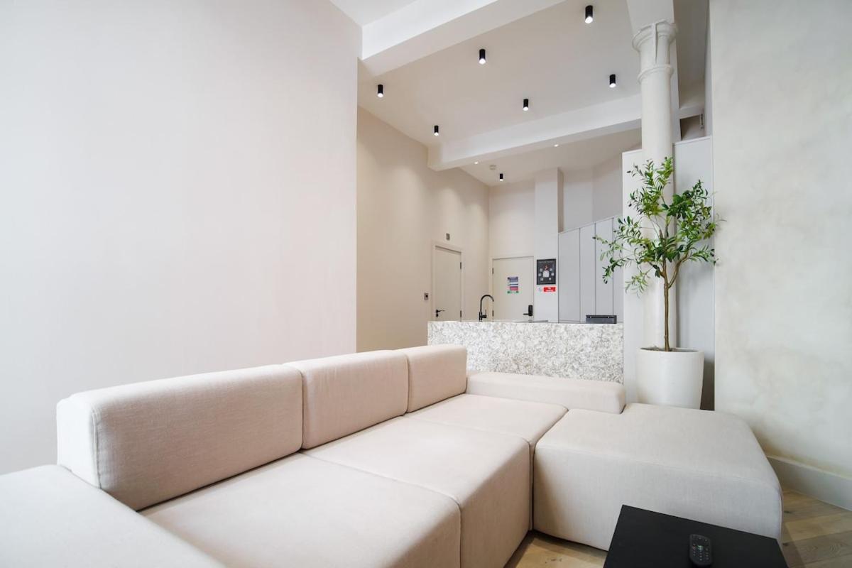 Japandi By The Heim Residences Манчестер Экстерьер фото