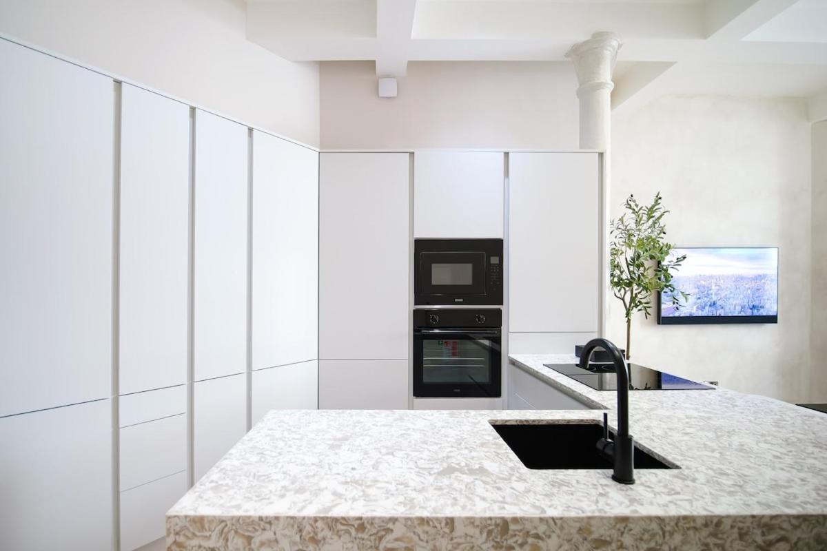 Japandi By The Heim Residences Манчестер Экстерьер фото