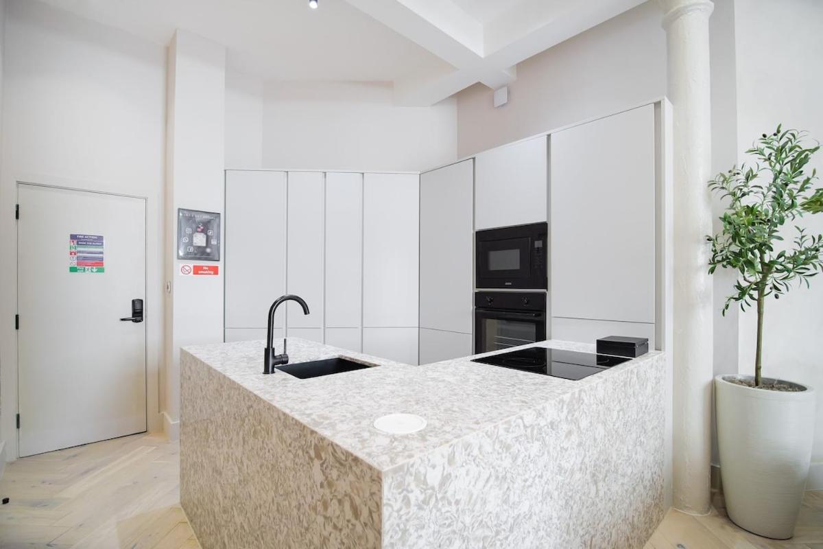 Japandi By The Heim Residences Манчестер Экстерьер фото